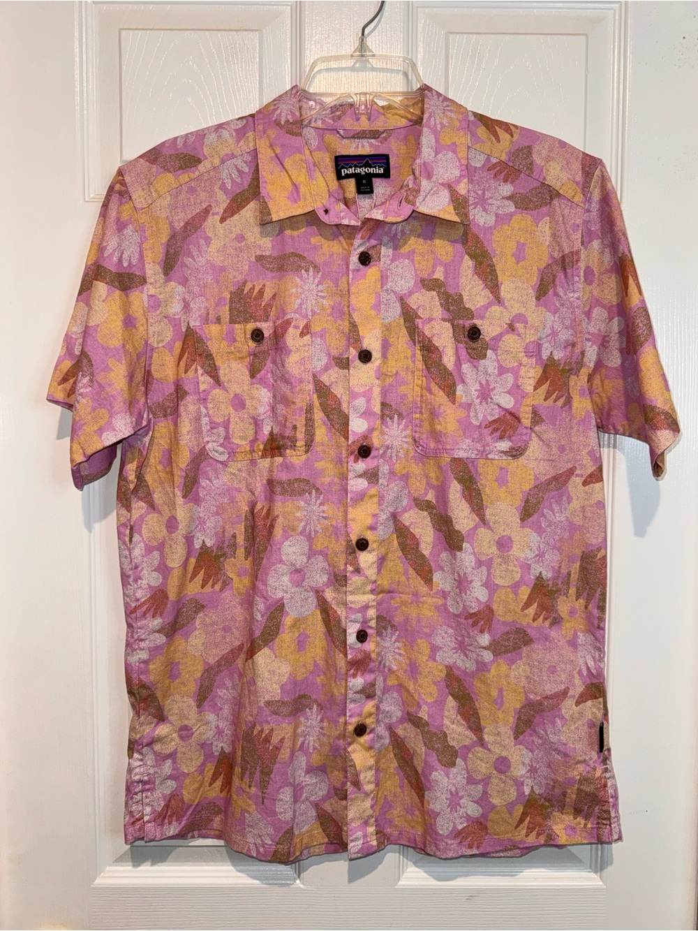 Patagonia Men’s Short-Sleeve Floral Button-Up Shirt - Pink & Brown. Size M. NWT